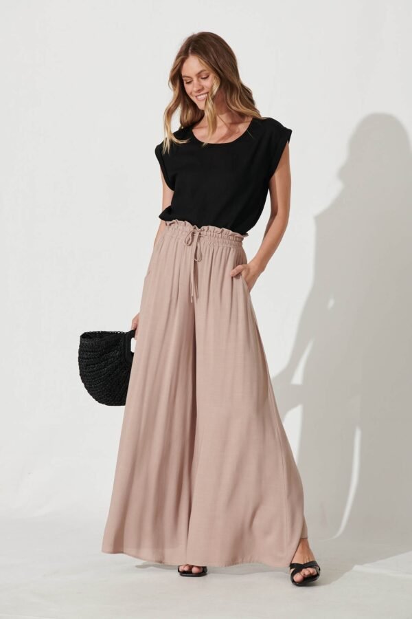 Rejina Top In Black Linen Blend