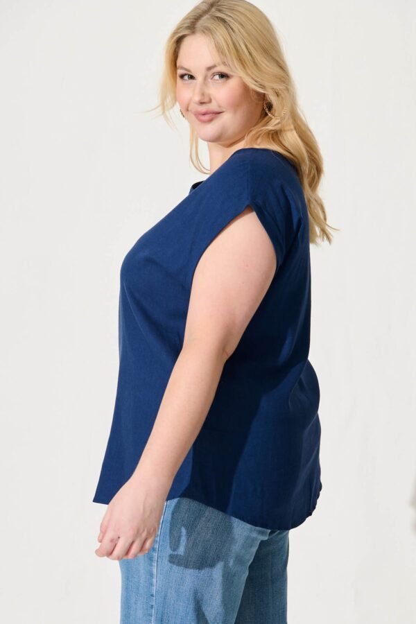 Top In Navy Linen Blend
